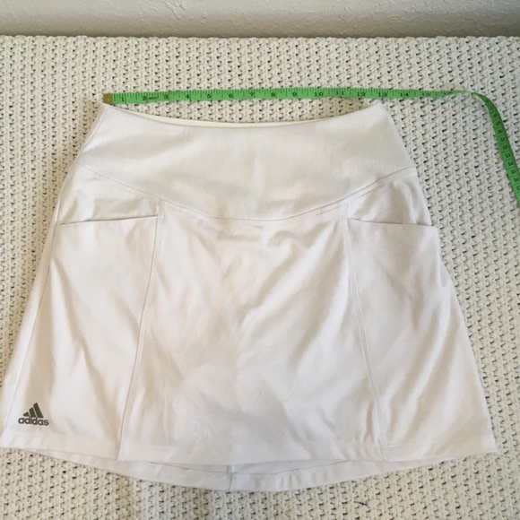 ADIDAS FLAT FRON WHITE TENNIS SKORT 4" INSEAM SIZE SMALL - Picture 1 of 6